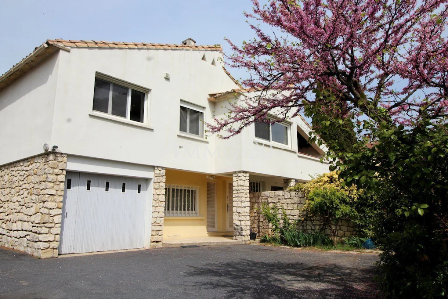 Parking entrée maison