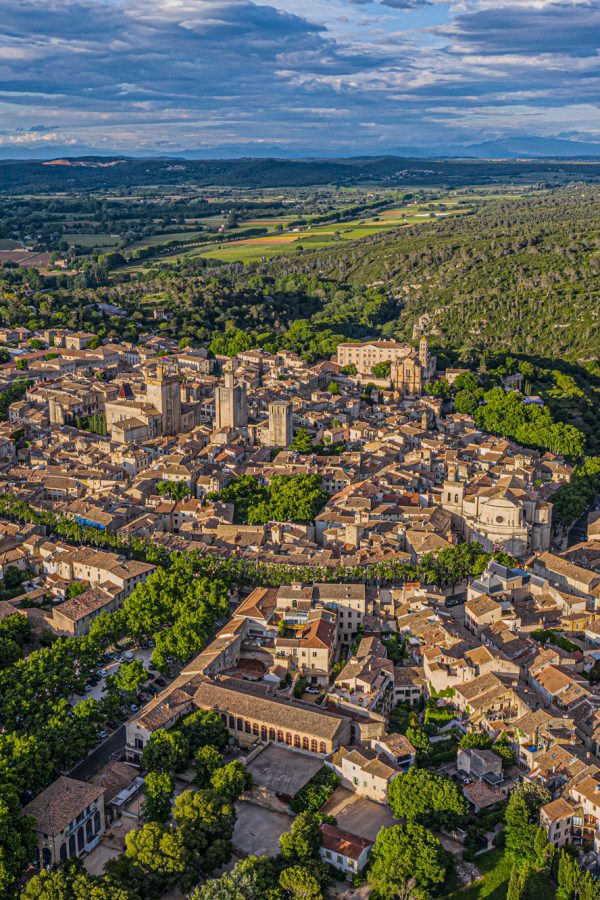 vista-aerea-da-historica-cidade-de-uzes-franca